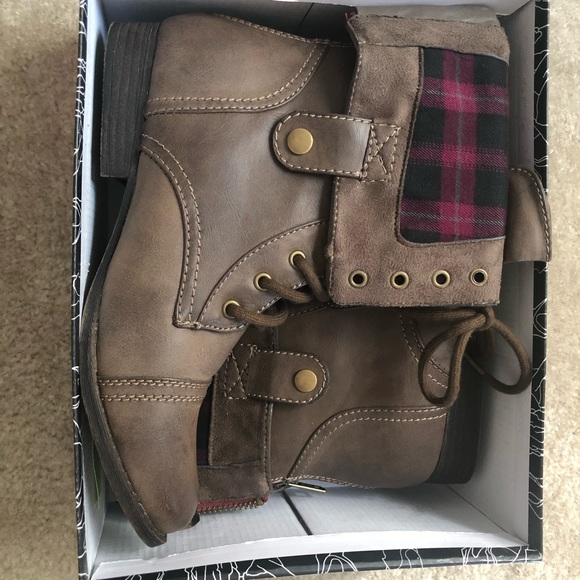 Aeropostale Convertible Combat Boots - Picture 2 of 2